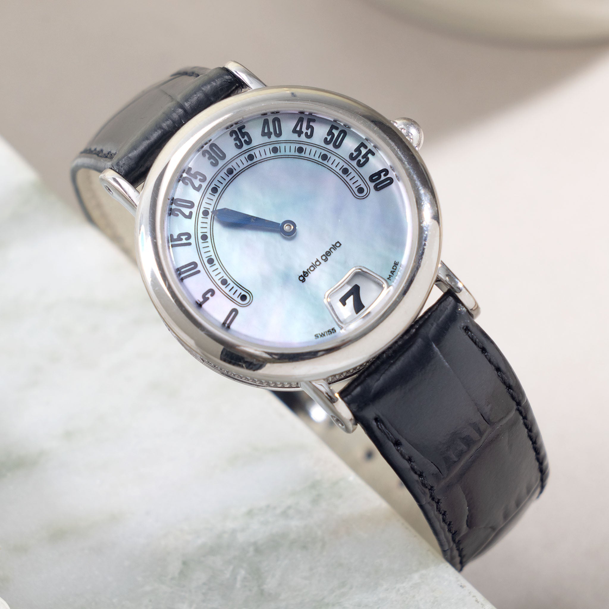 Gerald Genta Jumping hours Dresswatch with MOP dial in 18 k white gold