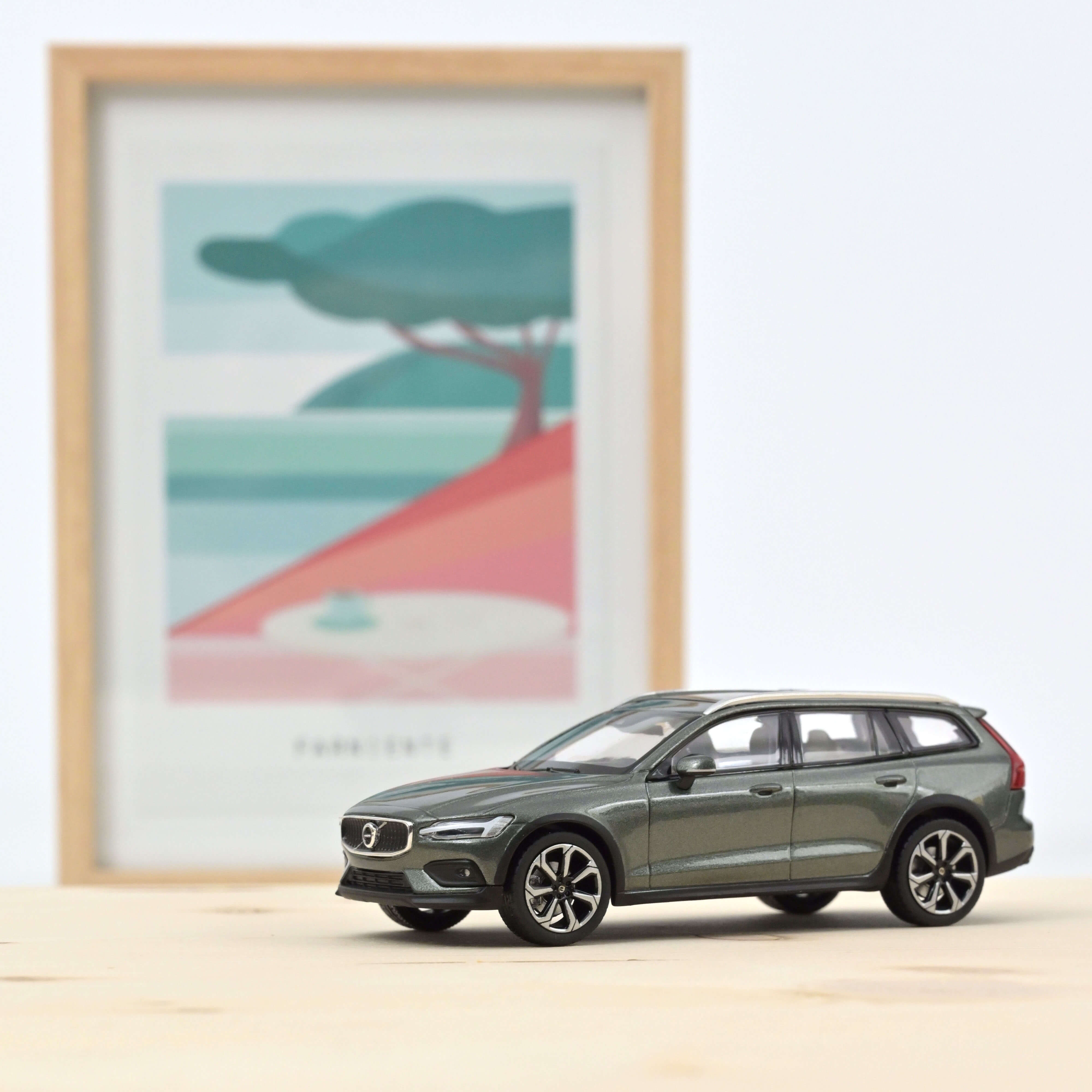 Volvo V60 Cross Country 2019 Pine Grey Metallic 1:43 – Norev