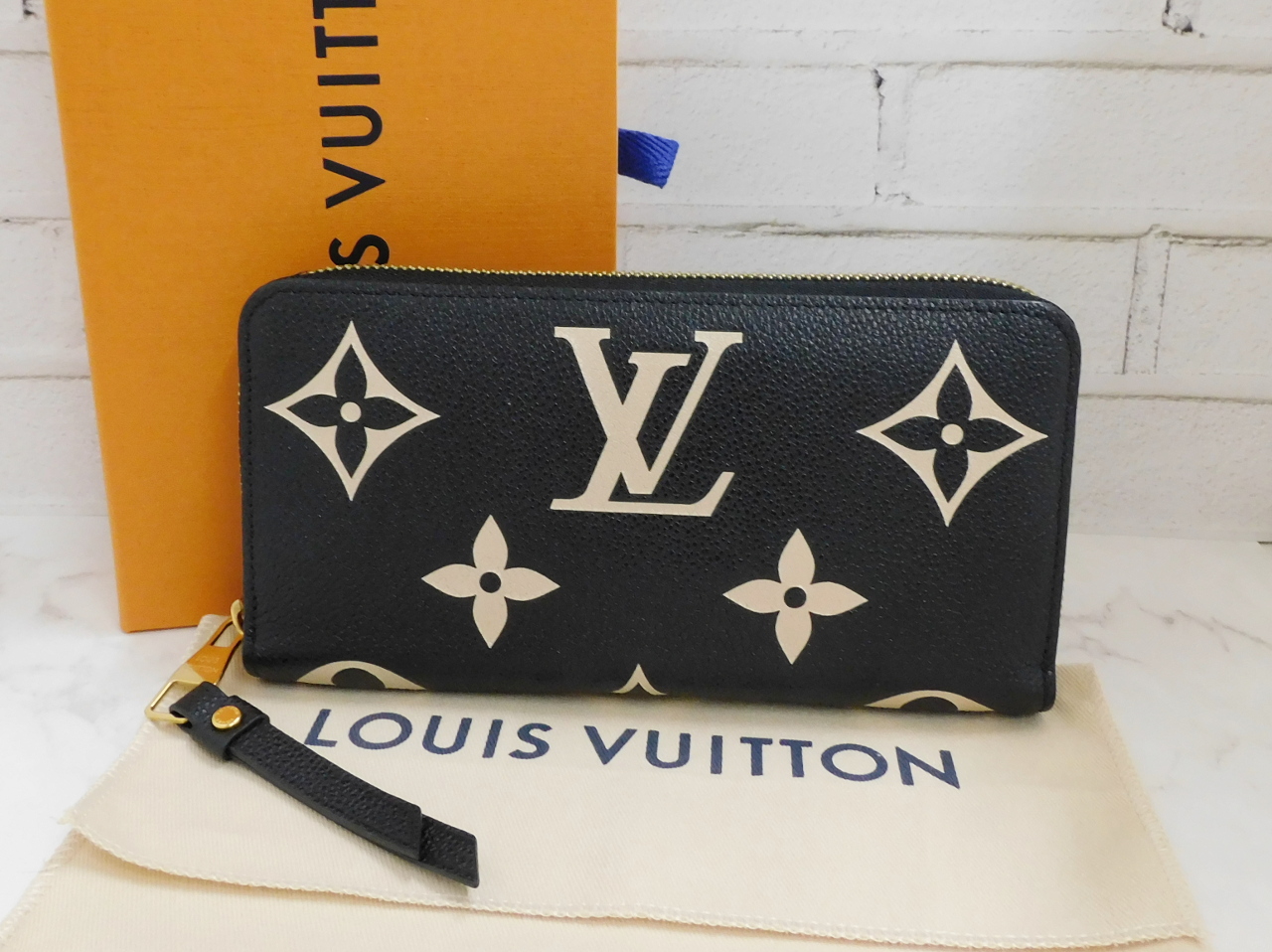 アンプラント ジッピー・ウォレット M80481｜郡山のまじめな買取専門店