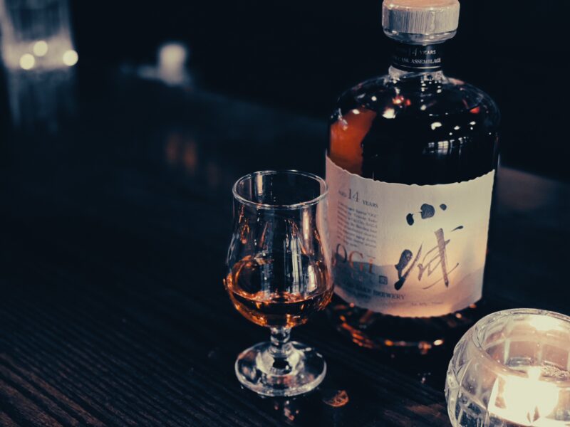 オーク樽による熟成させた「小城 Oak Cask（おぎ オークカスク）」が