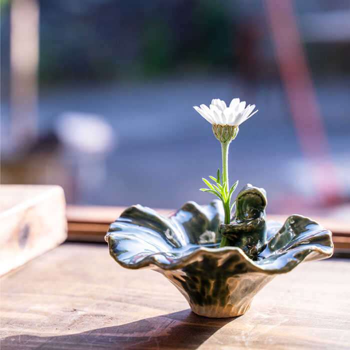 楽天市場】【ふるさと納税】【波佐見町の陶芸作家 長瀬渉】蓮の上の蛙