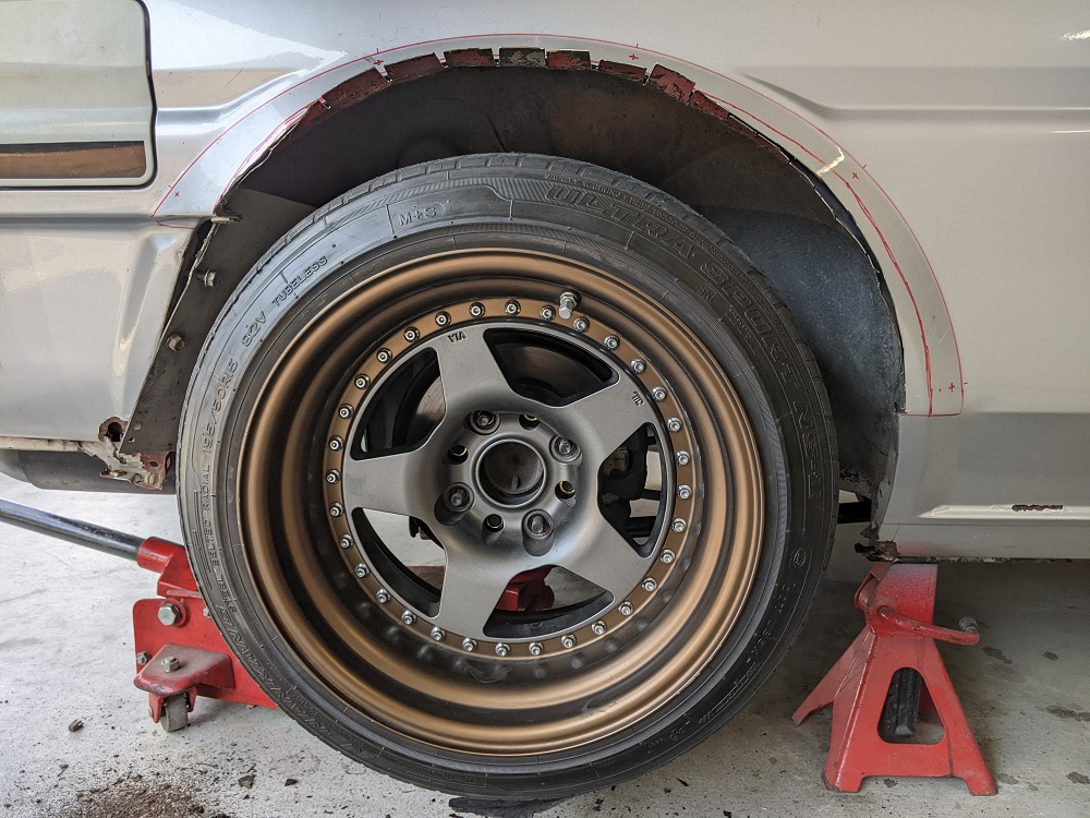 AE86リヤオーバーフェンダー取り付け | トータルリペア スギタ