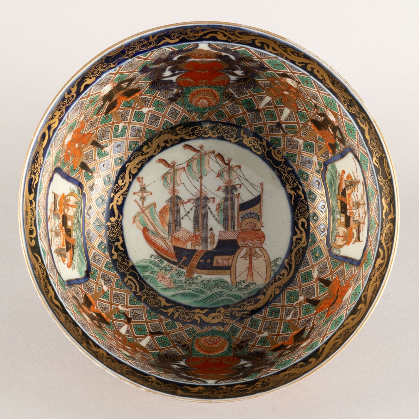 古伊万里、赤絵南蛮船、竜宮図輪花鉢、江戸時代。本物保障。 古伊万里、