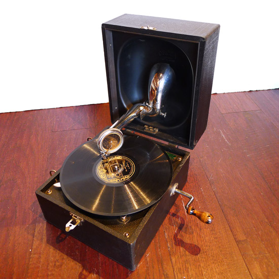 アンティーク 小型電蓄)MODEL 3100 GRAFONOLA アンティーク 小型電蓄