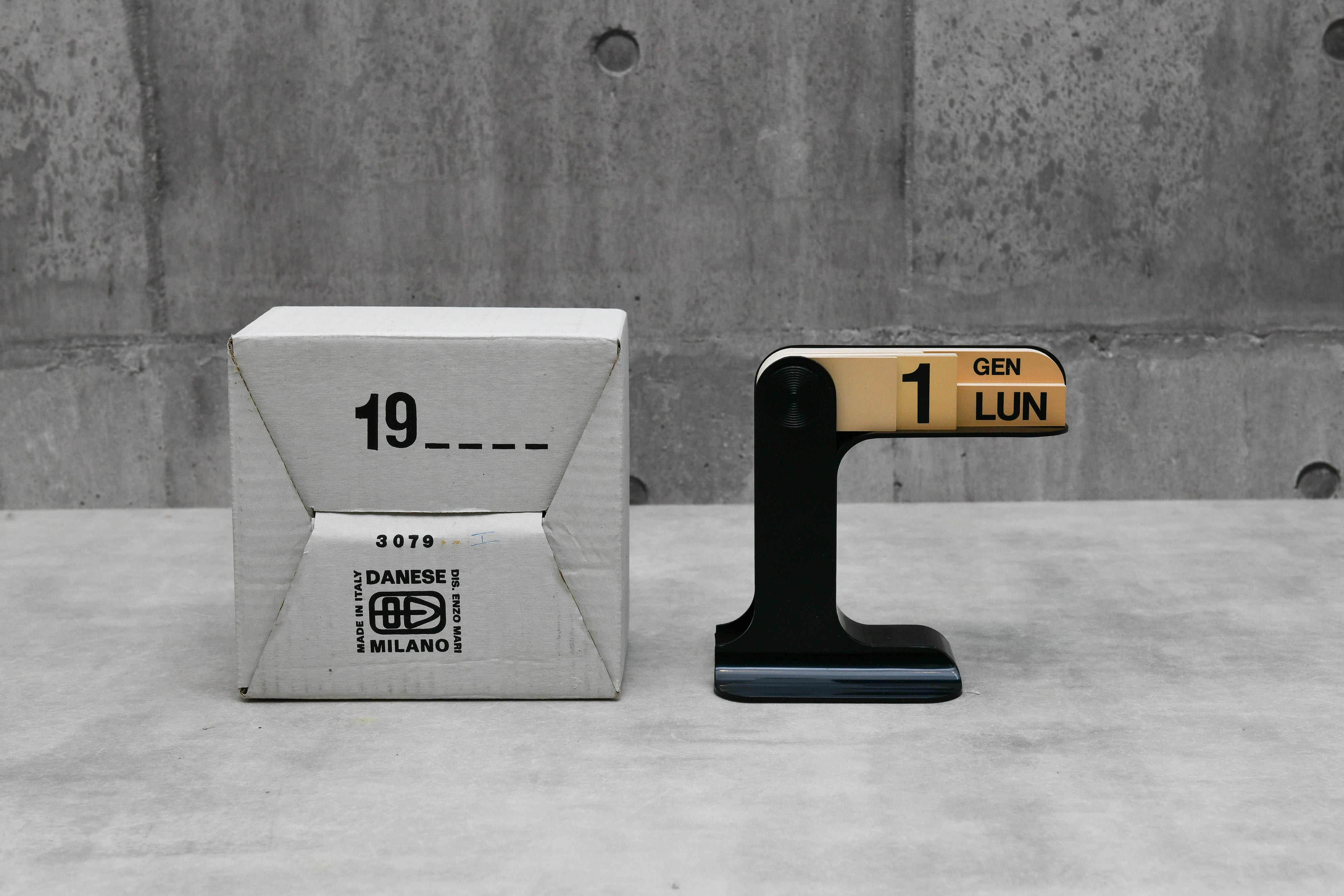 デッドストック｜日焼けあり】Enzo Mari × DANESE｜Timor 万年