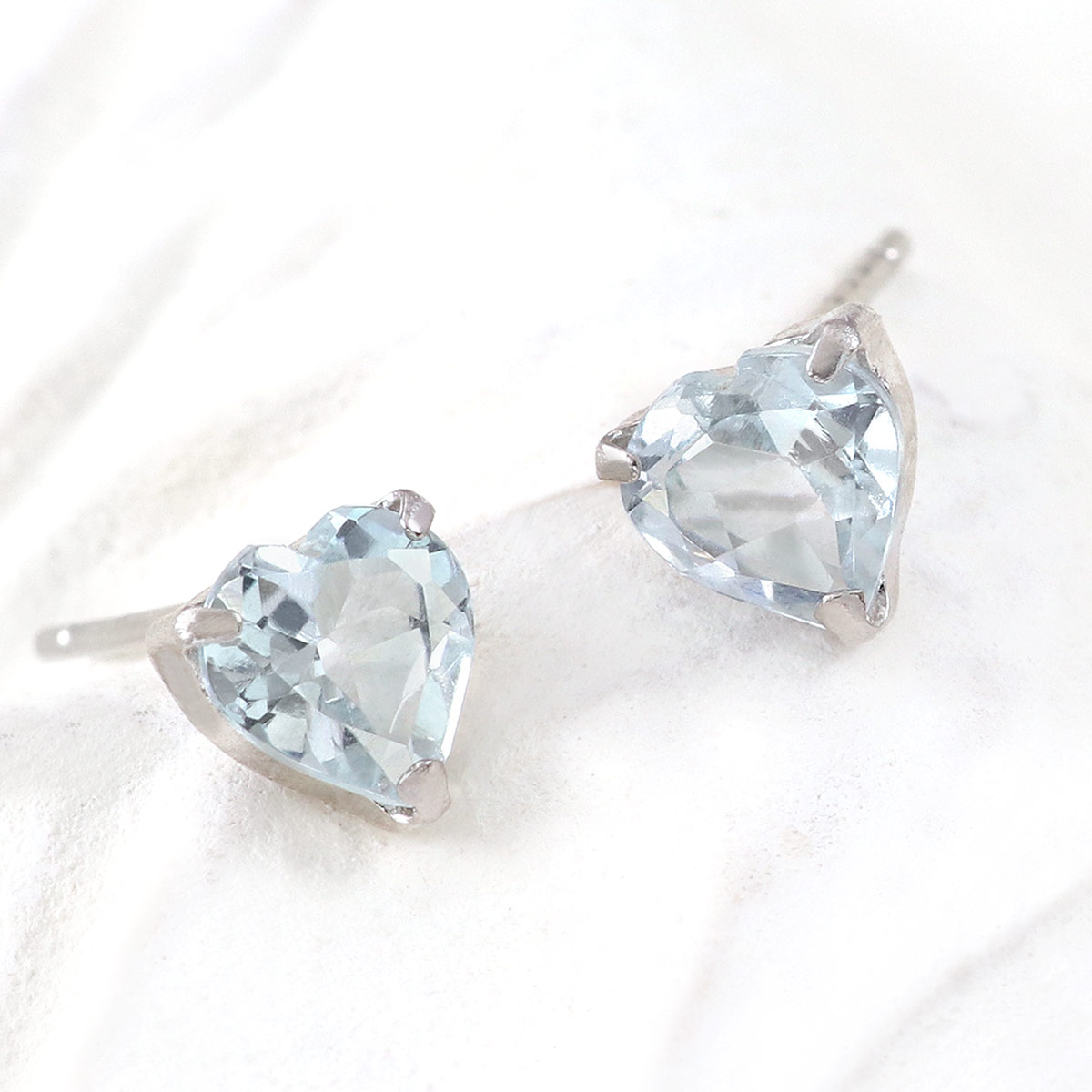 3月誕生石のアクセサリー Pt900 アクアマリン 3月誕生石 ハートピアス