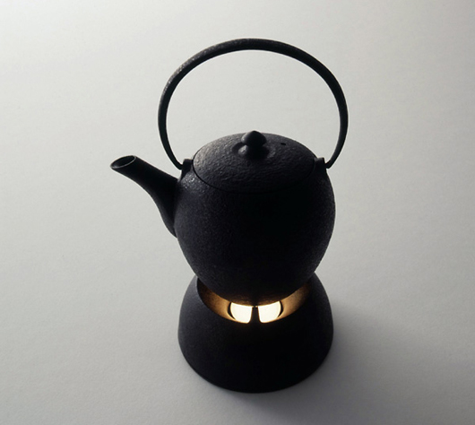 菊池保寿堂造 丸平形 総桜文様 鉄瓶 山形鋳物 【公式通販】