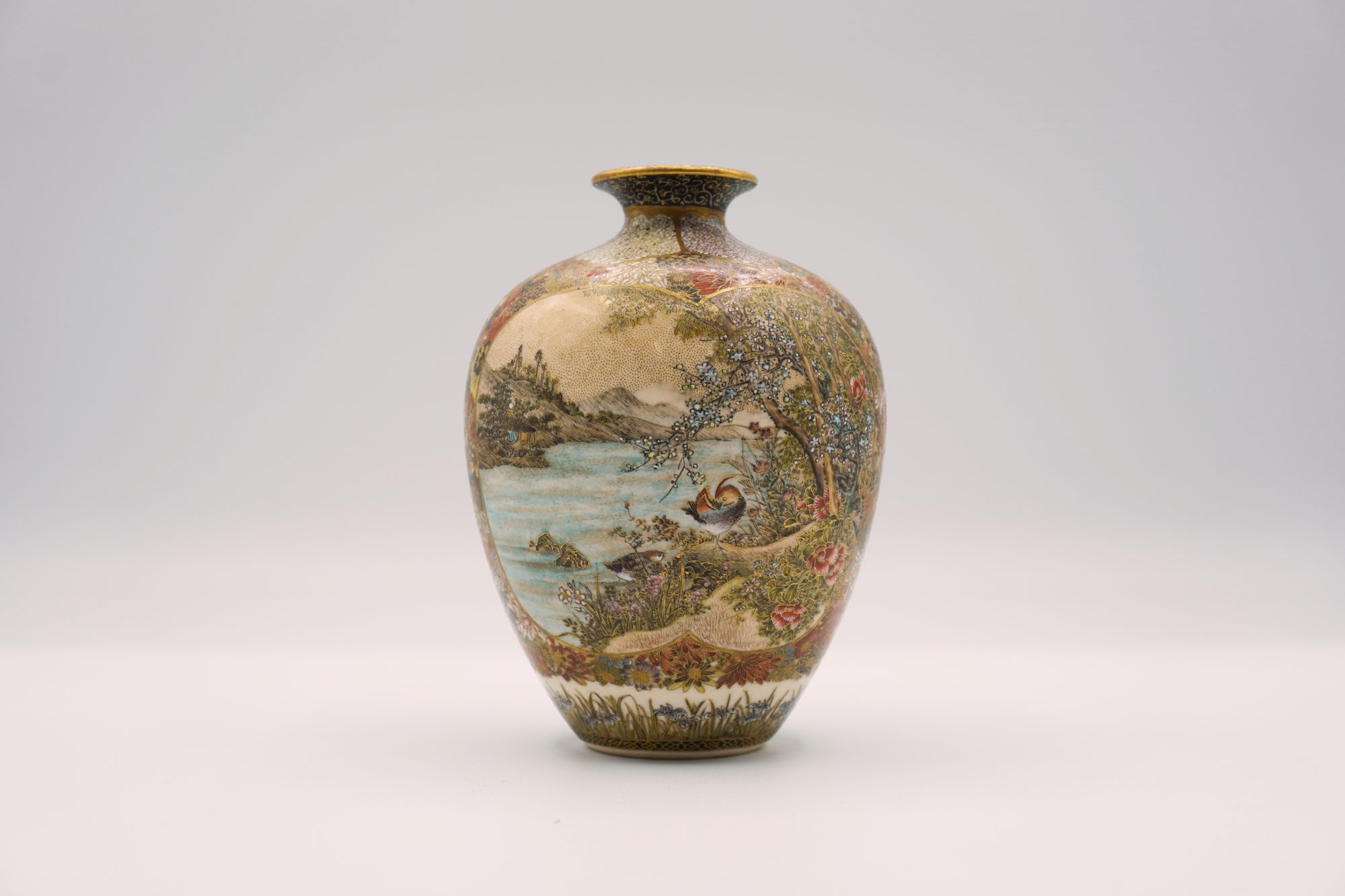 長谷川美山 薩摩錦手 山水花詣図花瓶 | 明治工芸・明治金工の販売専門