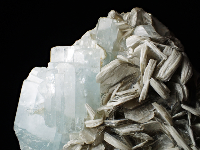 ロシア産 モスコバイト共生水晶クラスター N285