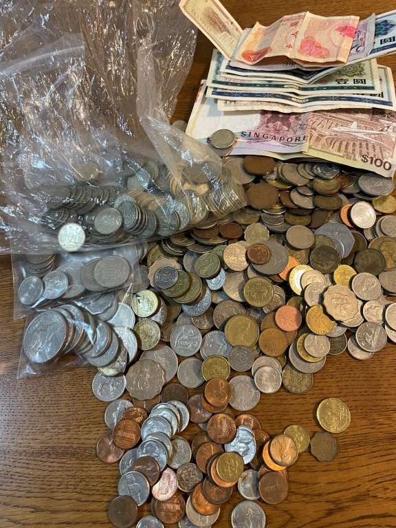 東京都港区】遺品整理中に見つかった昭和の100円銀貨と外国紙幣を買取