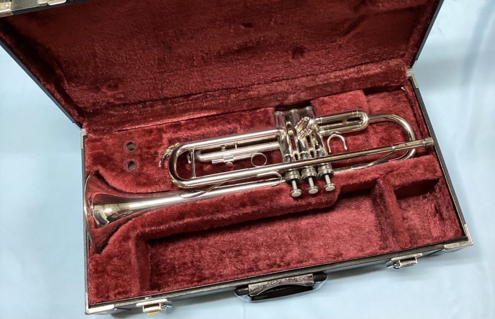 美品】ヤマハ トランペット YTR-2320ES シルバー ケース付 Amazon