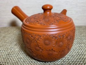 茶の蔵 かねも | 常滑焼 初代 舜園作「菊」