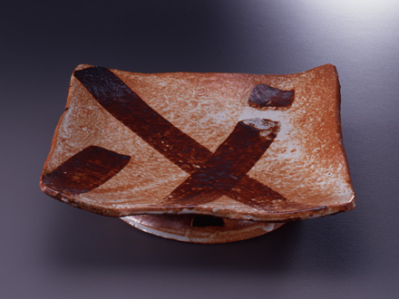 絵志野杭文四方臺鉢｜吉兆庵美術館