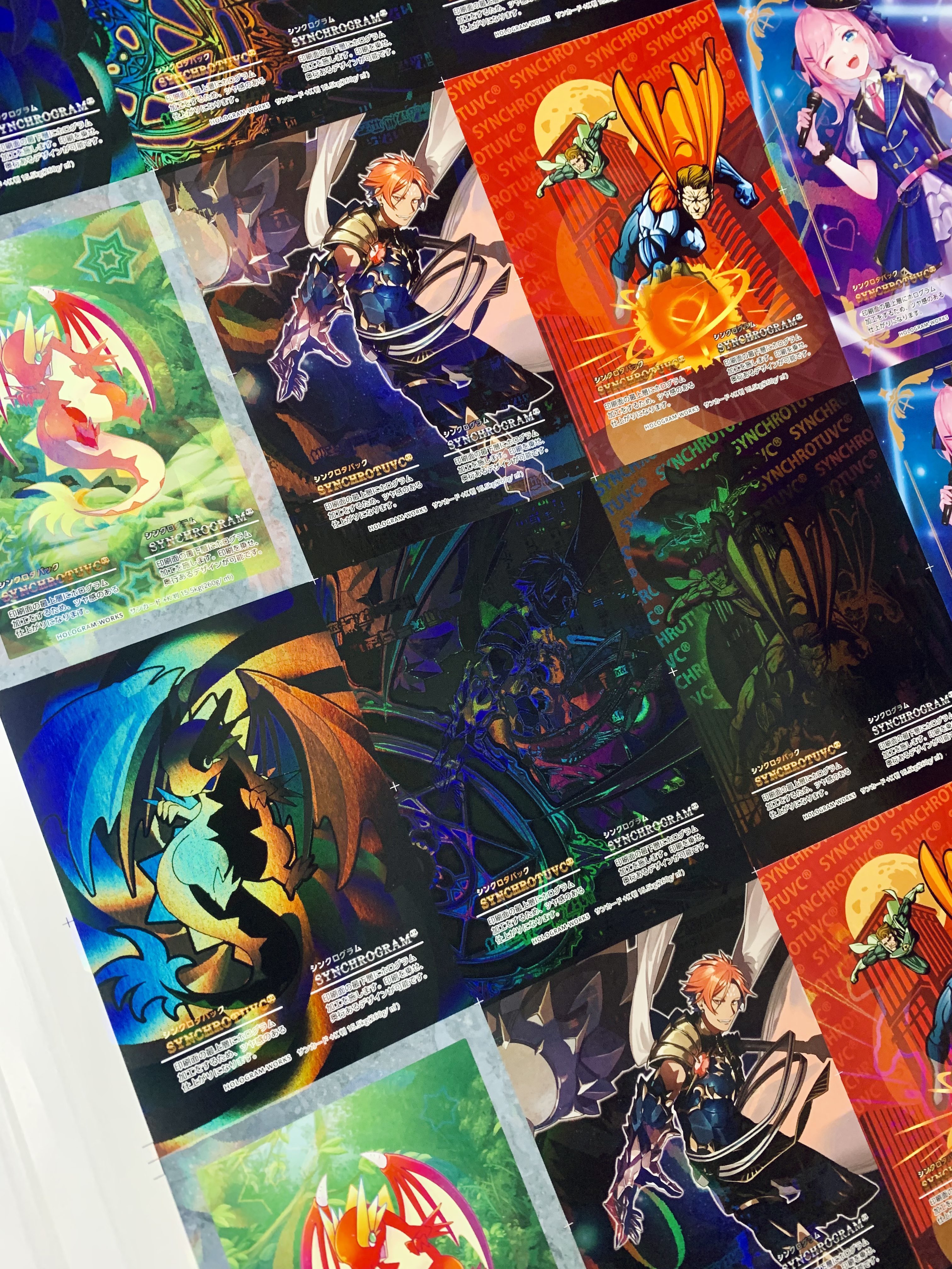 トレカのホログラム印刷・加工ならホログラム・ワークス