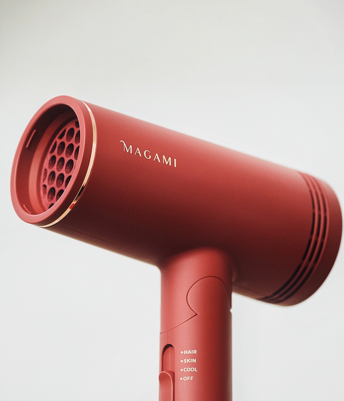 MAGAMI(マガミ)ドライヤー公式｜株式会社ヘイゼル・トンプソン