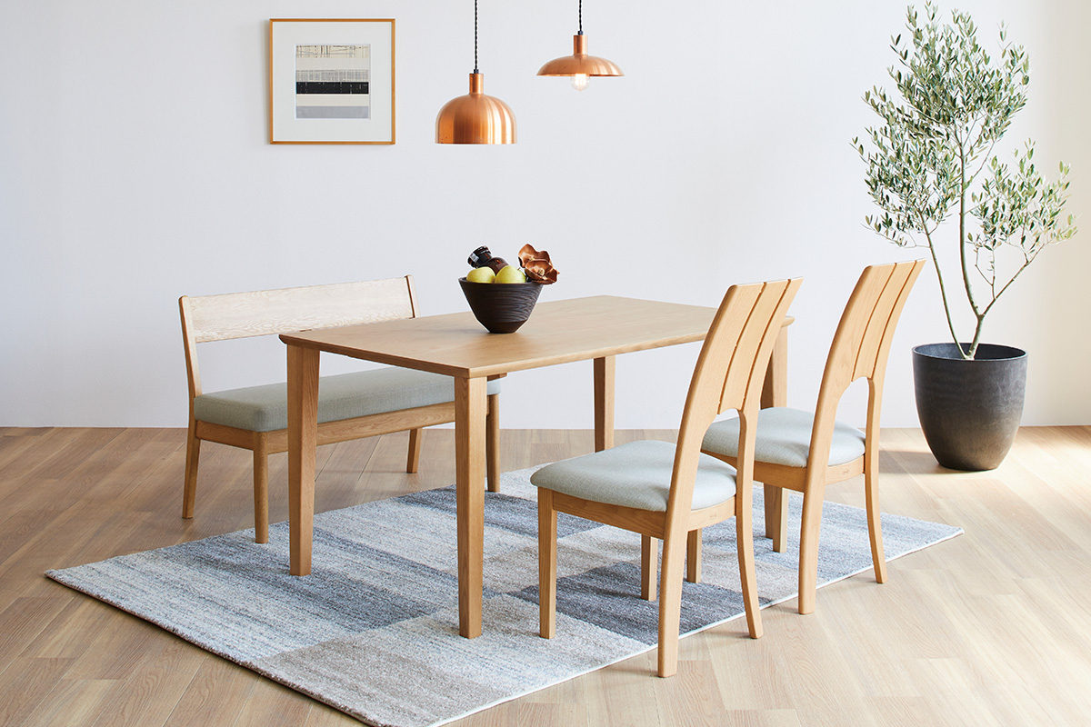 印象的な背形状のハイバックチェア｜No.7600ダイニングチェア｜製品