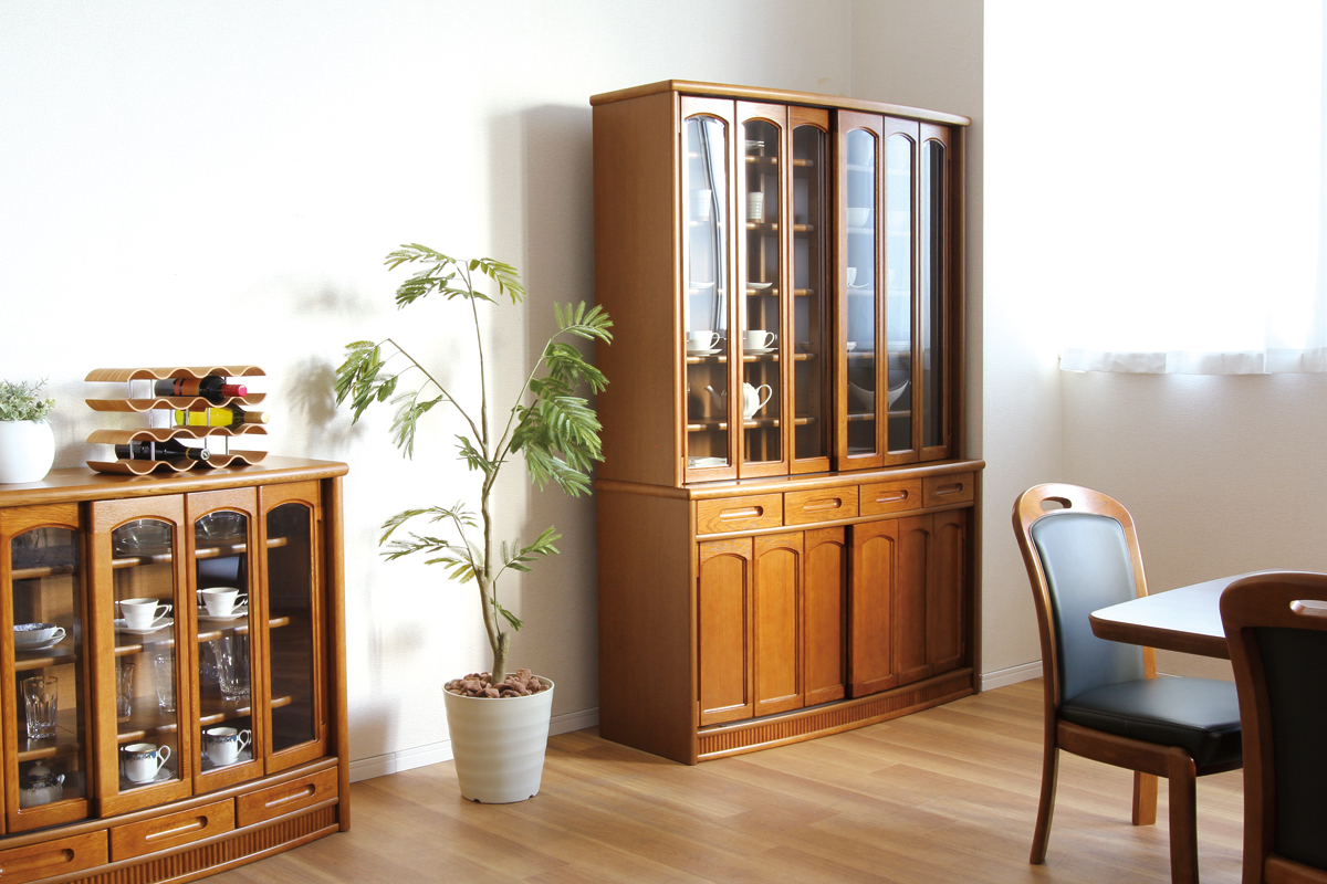 曲線が生み出す優雅さと柔らかさを持つ食器棚 No.1950｜食器棚｜製品