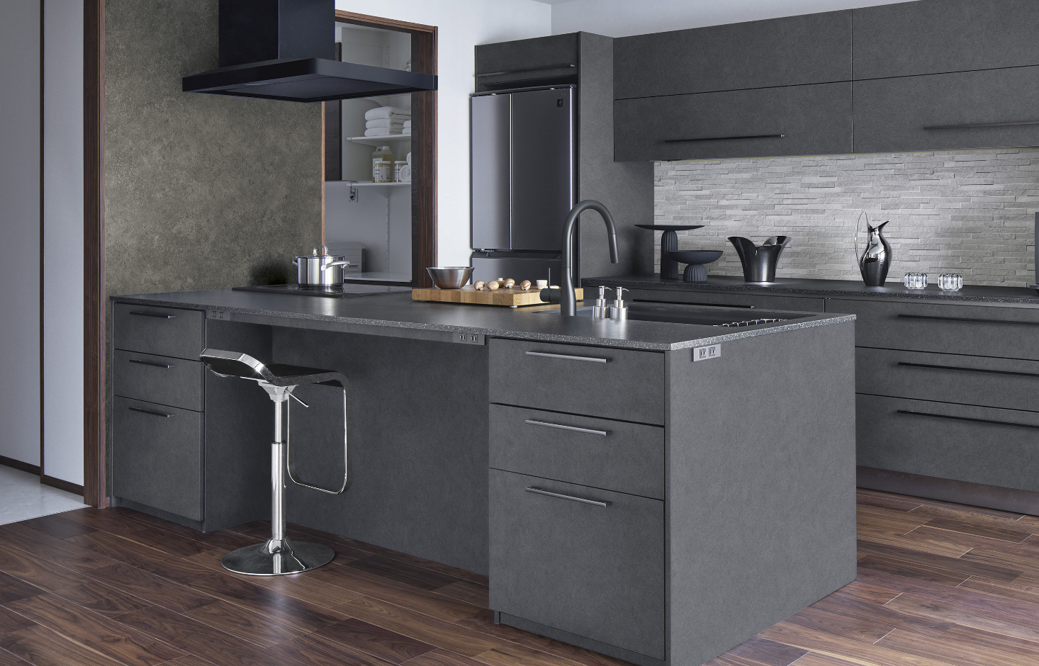 一条工務店のグレイスキッチン「ブラックレーベル」｜黒を基調にした