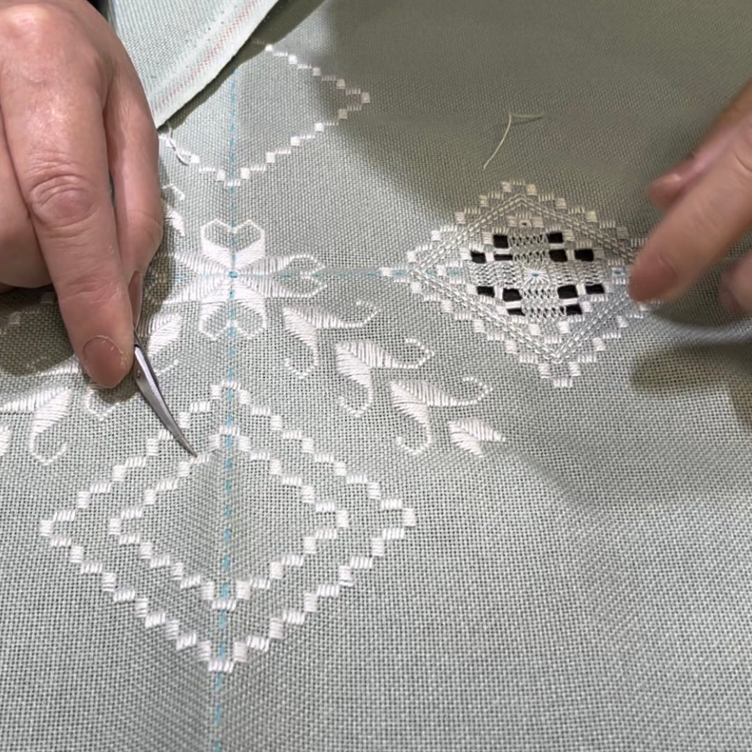 12 レースのように美しい、ハーダンガー刺繍 | お役立ち情報｜岩田屋