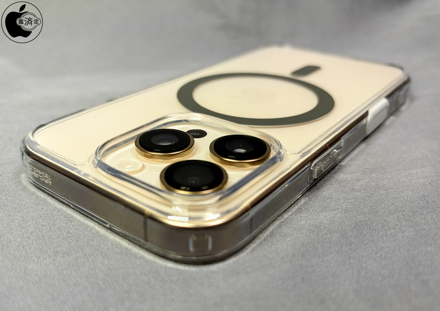 iPhone 16 Proのカメラコントロールにインターフェイス対応したケース