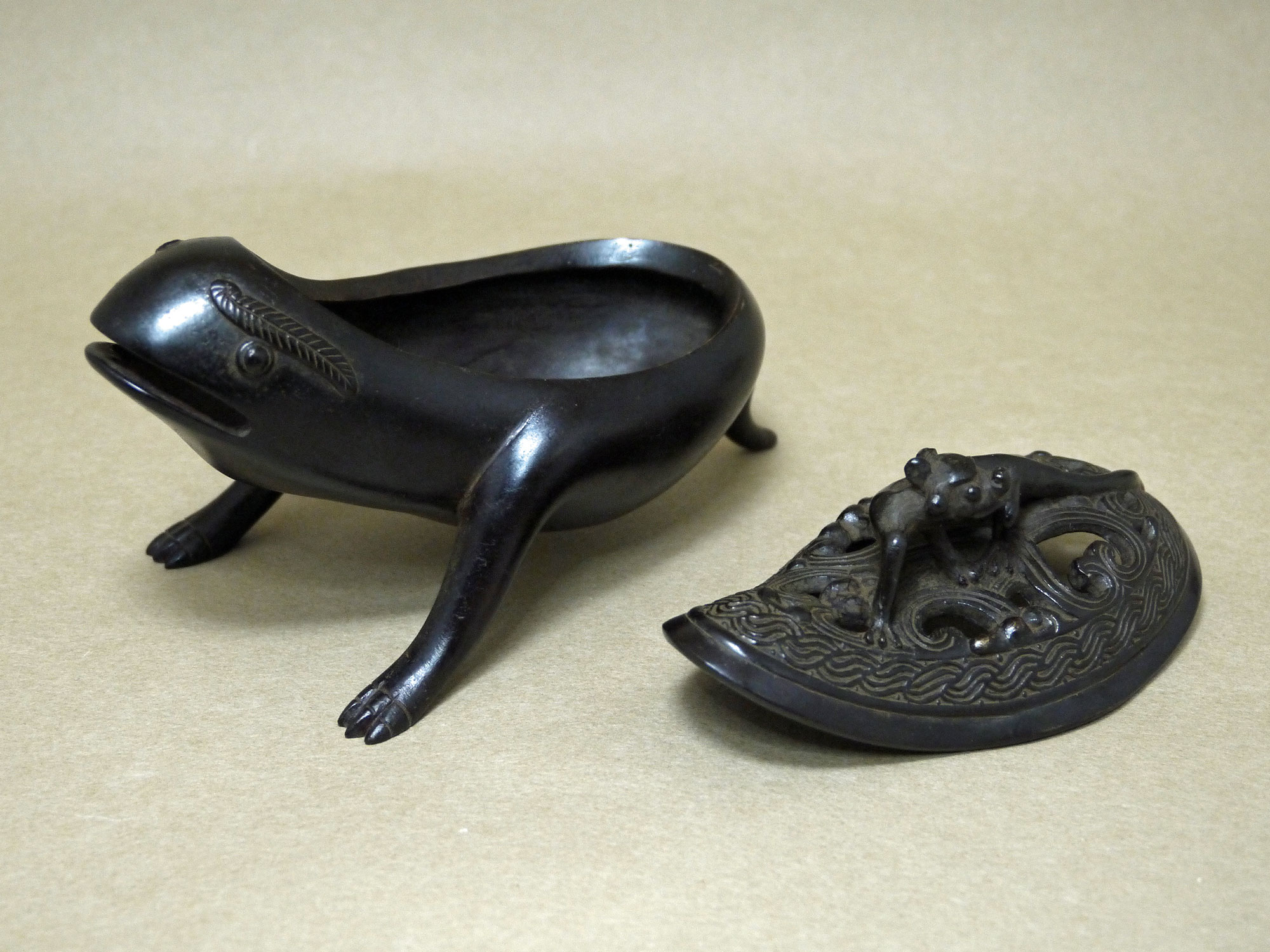 蝶恋花三足香炉 陶磁器 現代工芸品 美術品 装飾品 置物 蝶恋花三足香炉