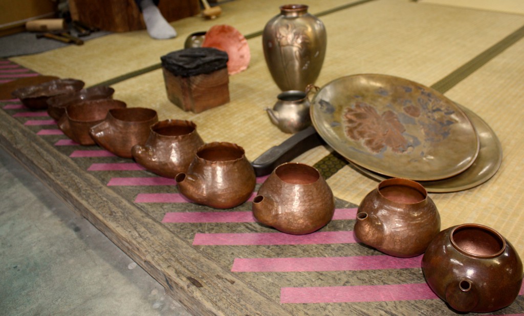 一枚の銅を叩き光輝かせる 玉川堂 | しゃかいか！