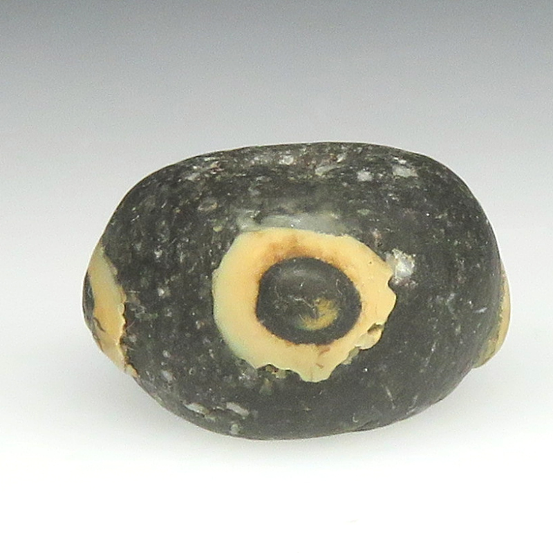 発掘ビーズ 千年前のイスラム玉 存在感大（2025081504） 発掘ビーズ