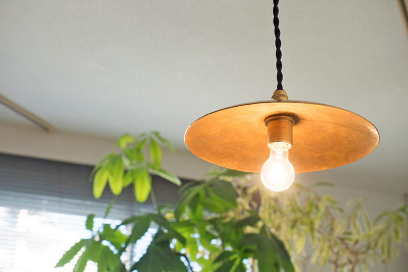 鎚目模様のシェードランプ E17 お皿型 真鍮素地 | LT-PD010-01-G148