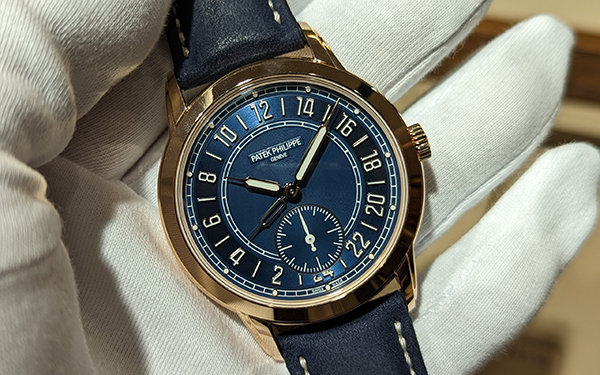 パテック フィリップ「カラトラバ・トラベルタイム 5224」。これは24