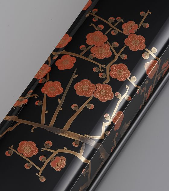 短冊箱 梅蒔絵は、鮮やかな色合いの梅が咲く、美しい短冊箱 | 輪島塗の