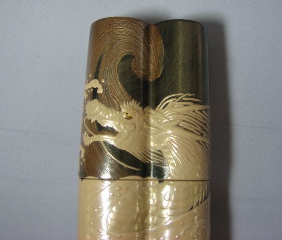 雅楽の笛用・笛筒（連筒）を、輪島塗にしてお好みの龍蒔絵を施し、特注