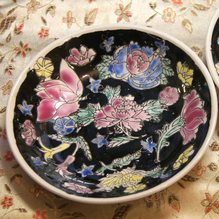 景徳鎮 黒地万花 反口 3寸皿 23174104 - 横浜中華街天宝堂本店