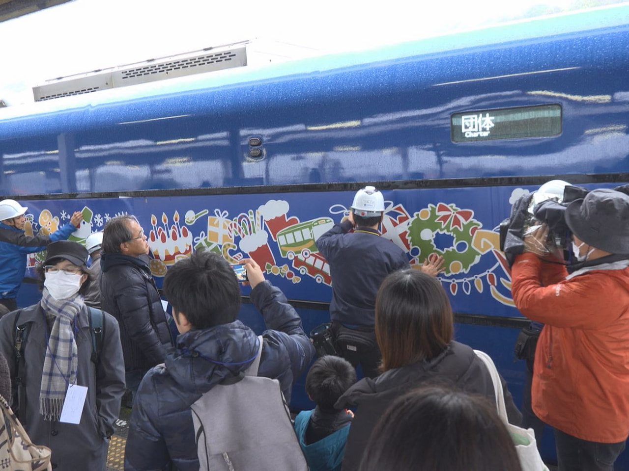 愛知県・名鉄内海駅でクリスマストレイン運行 岐阜のバスも集合