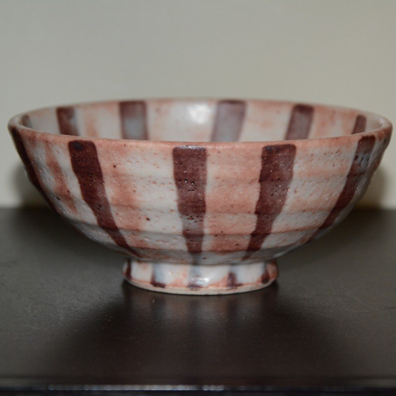 魯山人 写しの器 ￼鼠志野草文玉渕皿 魯山人 写しの器 ￼鼠志野草文玉