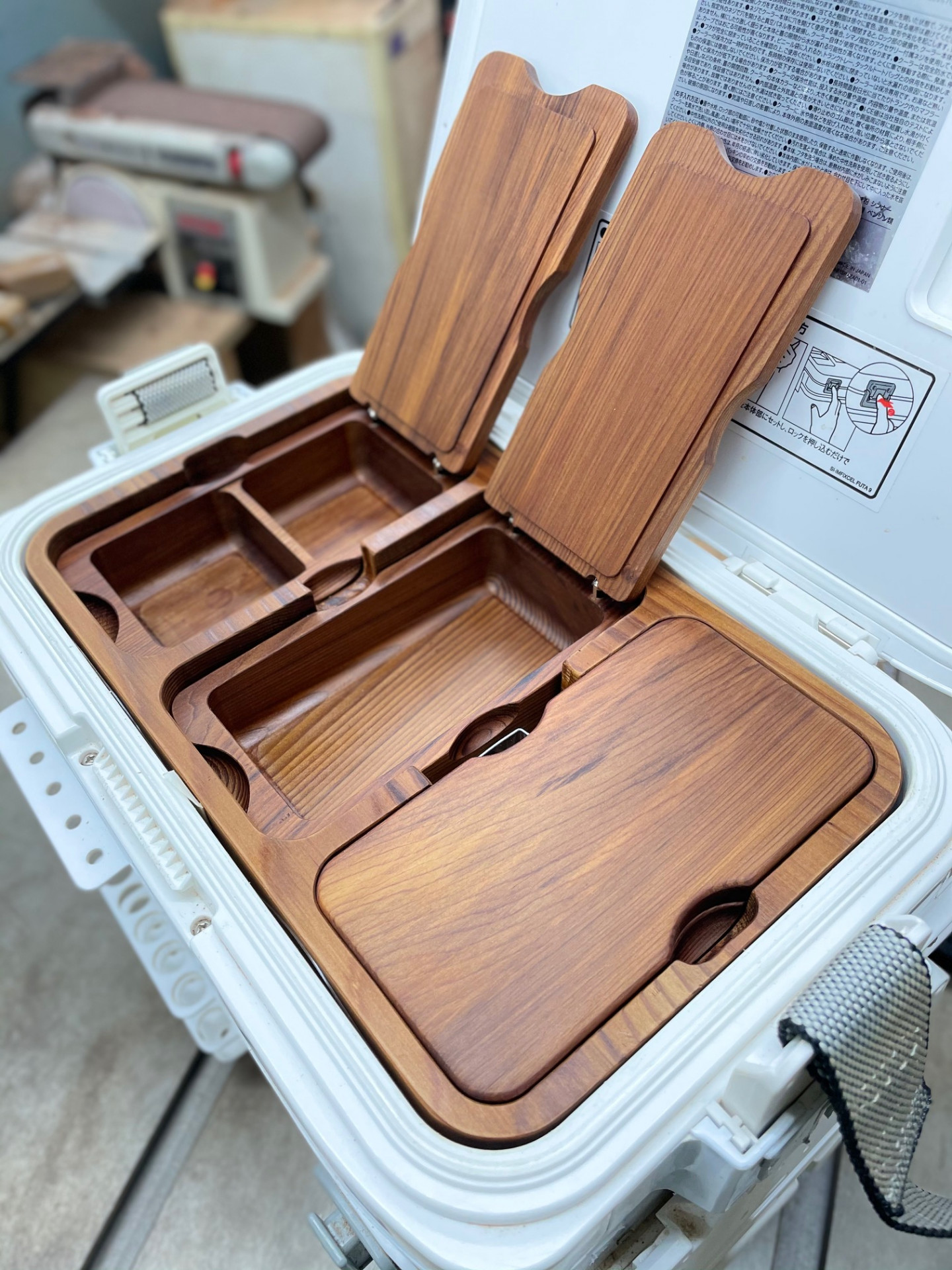 紀州釣り】 釣り用箱 椅子 2本竿立て付き 木製 蓋付き クーラー