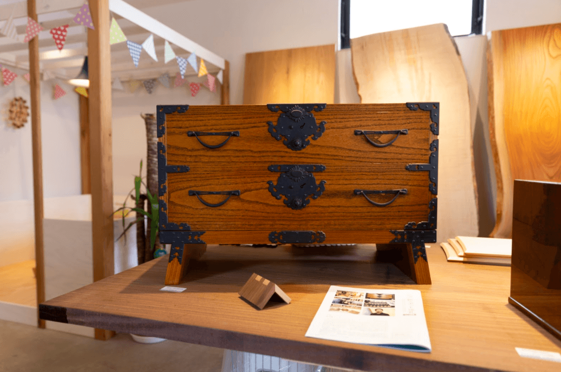 小柳箪笥（おやなぎたんす） | 産地の赤本