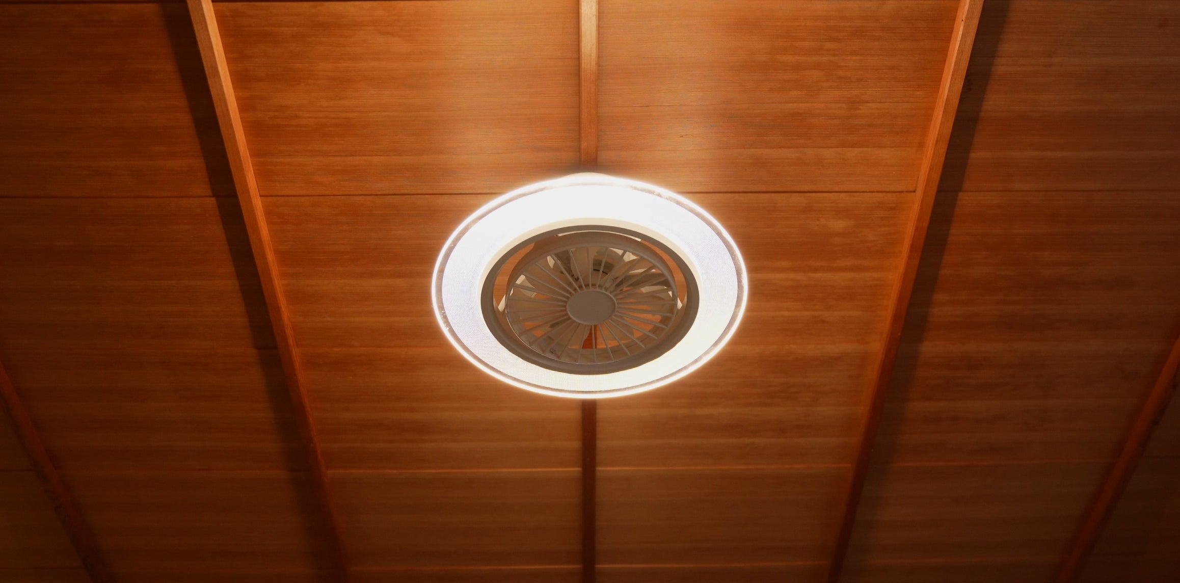 LumaFlow 照明+送風+空気循環！機能性と外観美を追求するシーリング