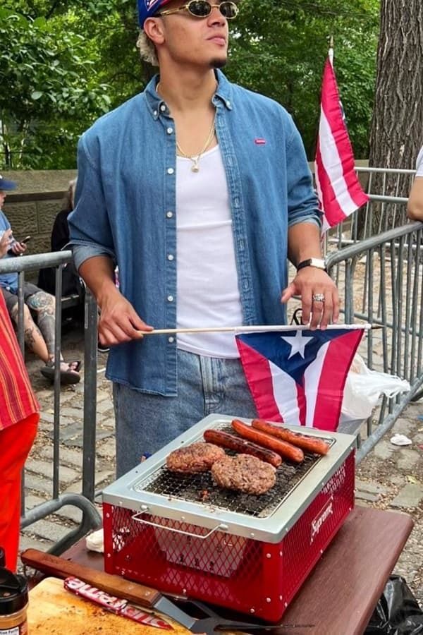 快適グッズ・旅行小物 Supreme Coleman Charcoal Grill Spring/Summer