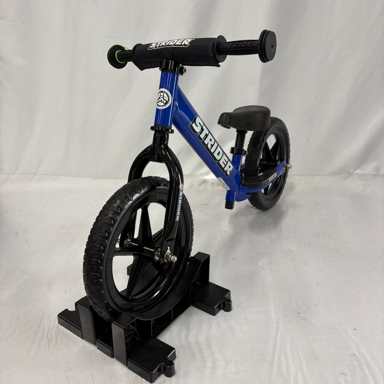 良品✨ STRIDER SPORTS バランスバイク 人気の青 12インチ Amazon.co