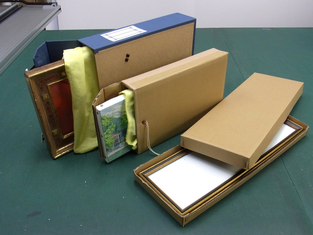 額の箱～ダンボール箱、高級布貼りタトウ箱、作品収納用の化粧箱を1個