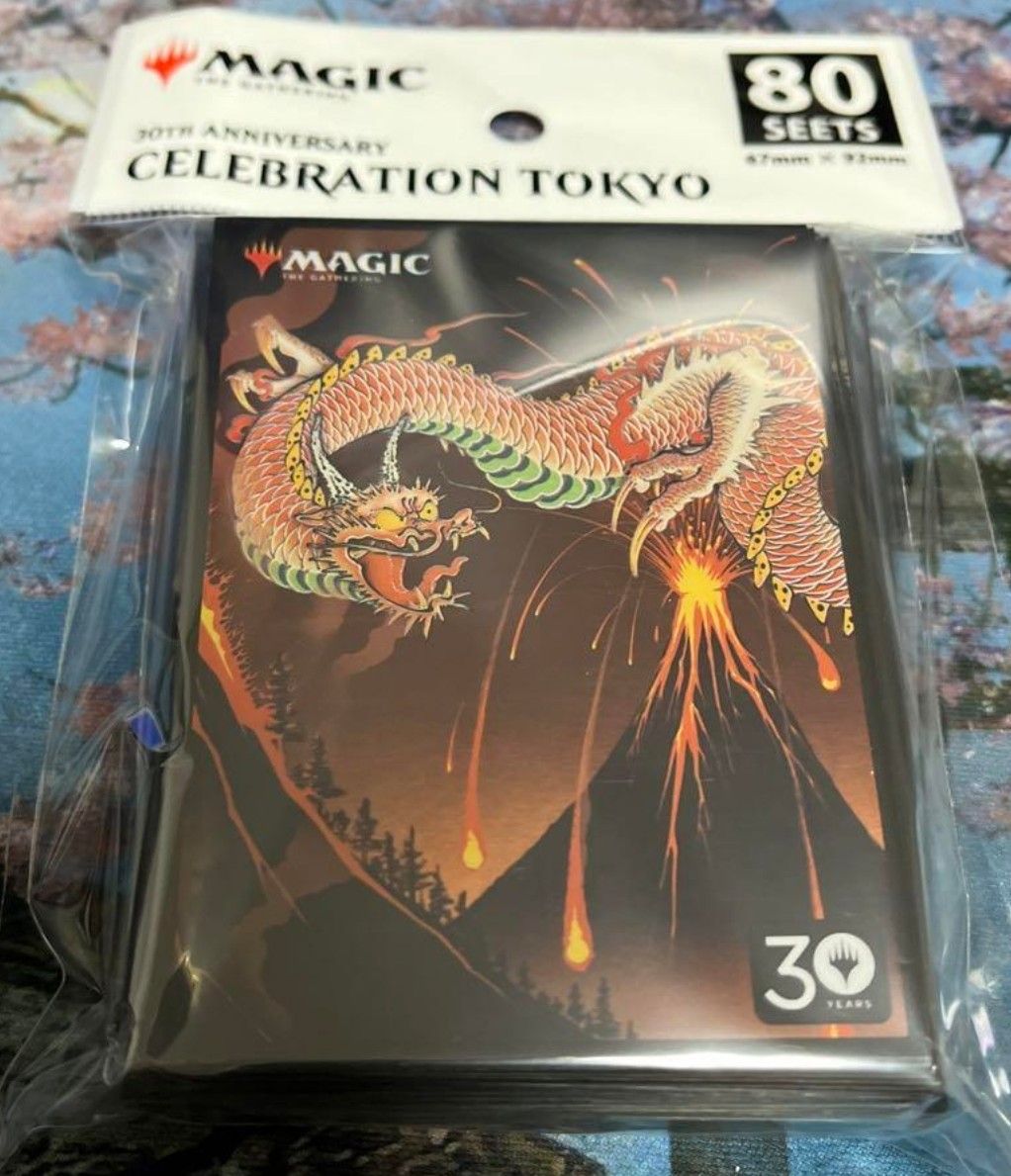 新品未開封 マジックザギャザリング 30th スリーブ シヴ山のドラゴン