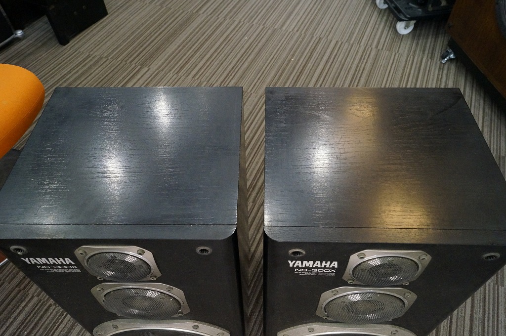 1セットのお値段です。銘機 YAMAHA ヤマハ NS-300X 専用台付き 1