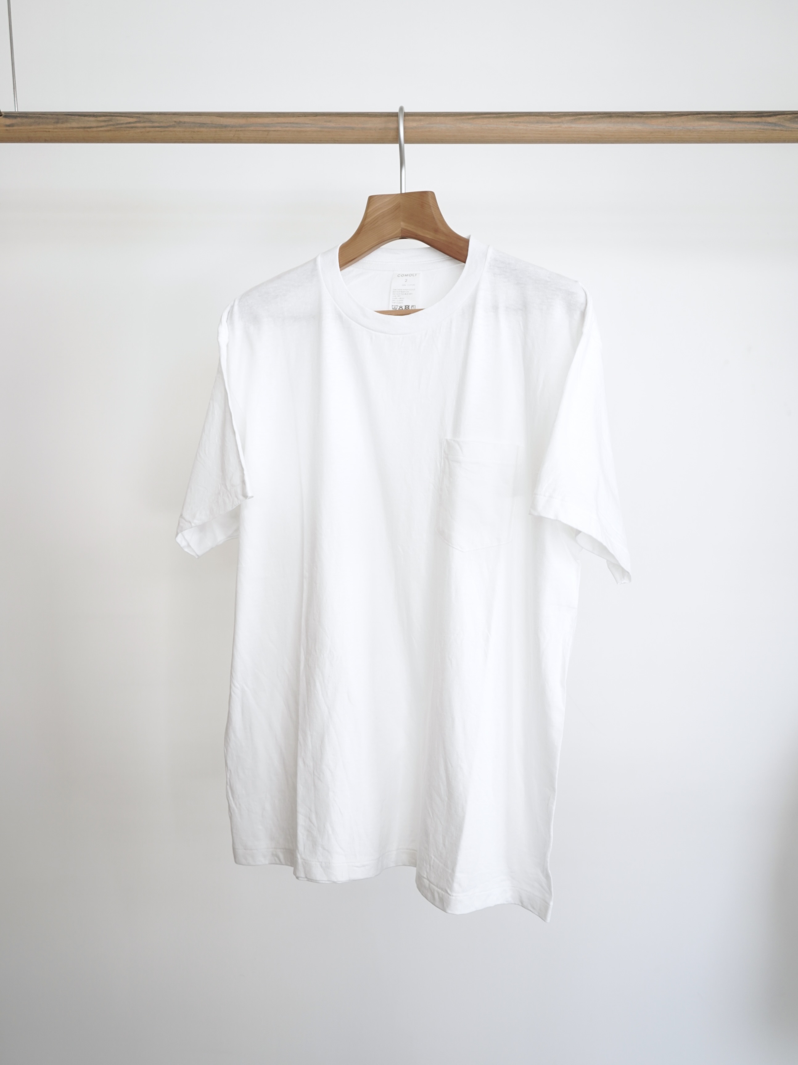 COMOLI」サープラスTシャツ