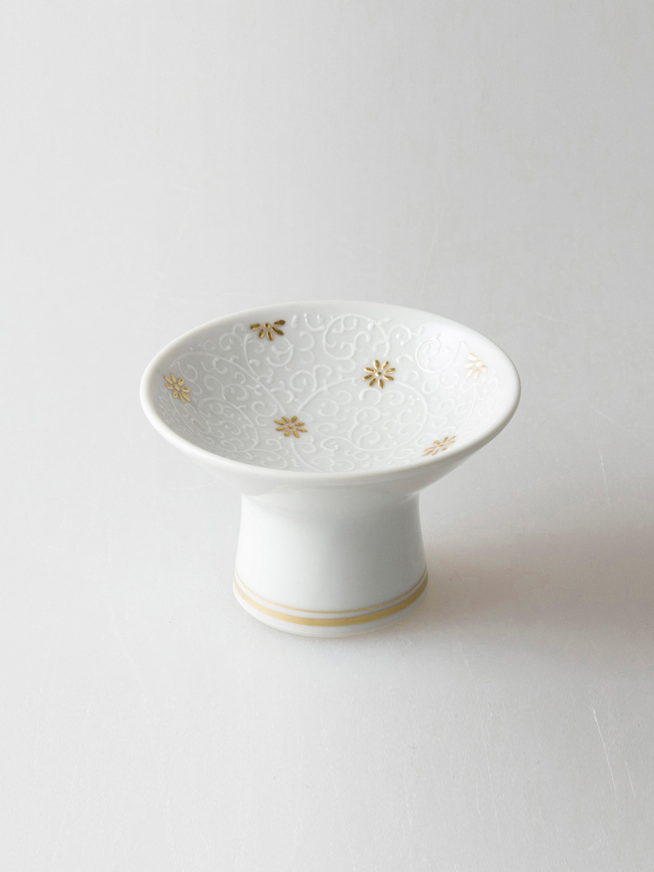 錦山窯 WEB SHOP | Shugu 白盛唐草文 高台杯