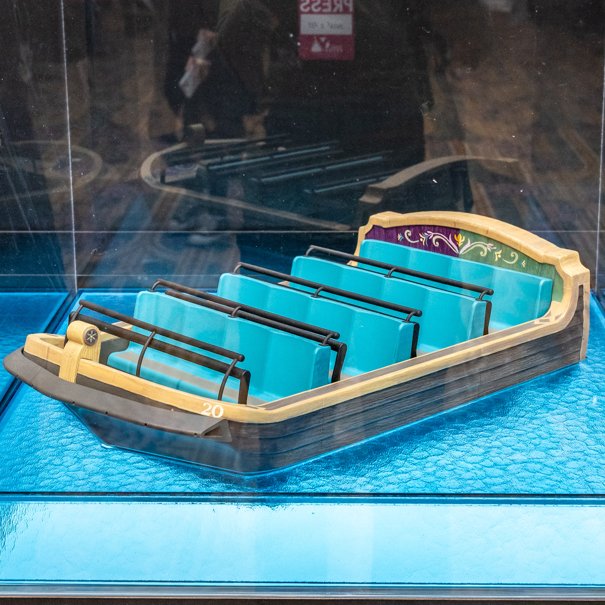 公式】「アナとエルサのフローズンジャーニー」をテーマにしたグッズ