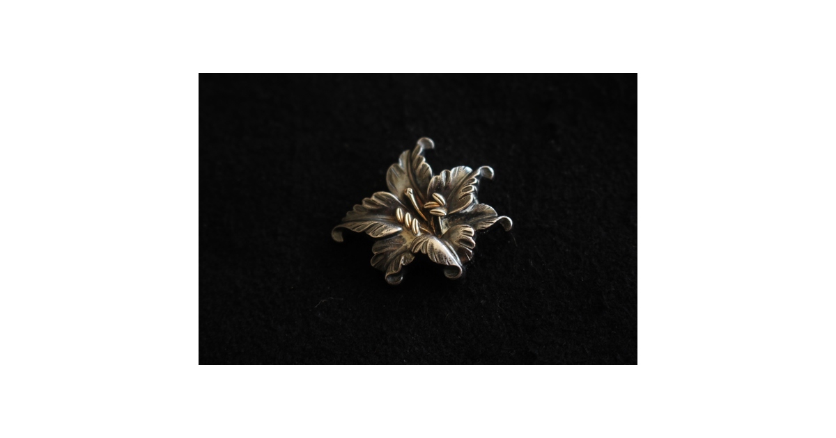 古美道】光民 四分一地 金銀象嵌 帯留 牡丹 横6cm 金工彫金 アンティーク