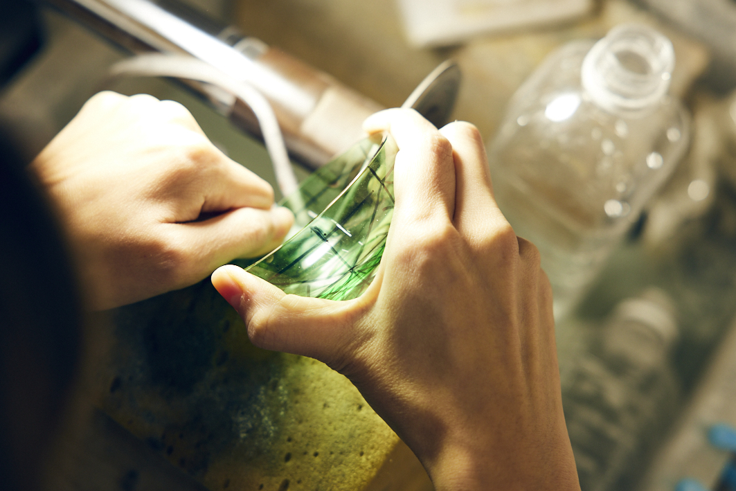 日々の暮らしに煌めきをプラスする、色被せ硝子の美しさ | 江戸川