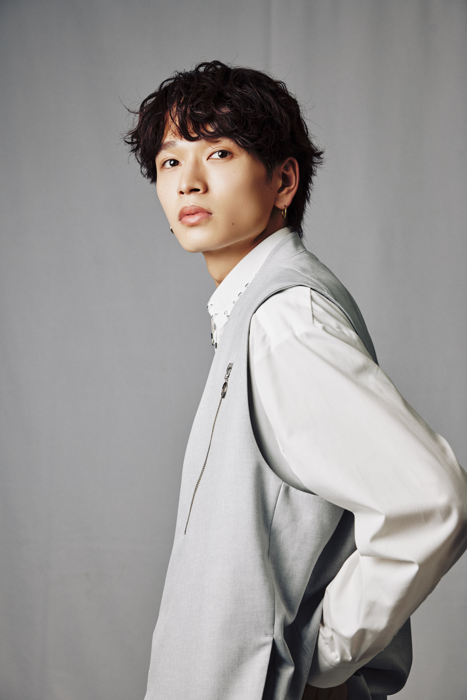 WATWING・鈴木曉 1st写真集「共鳴」インタビュー】“共鳴”し合っている