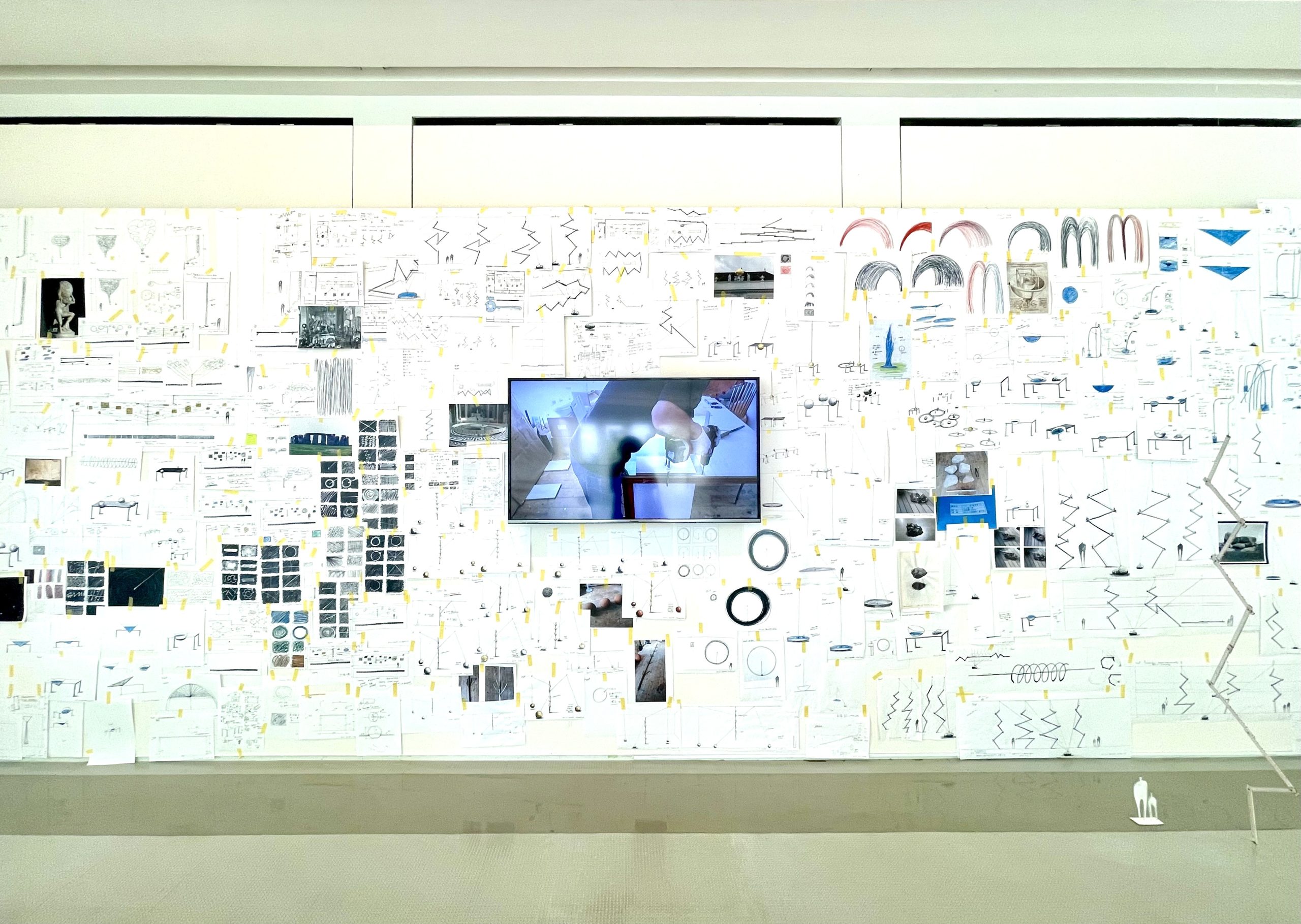 理性と感性を揺さぶる重力との対話：植松奎二の時空を超えた旅