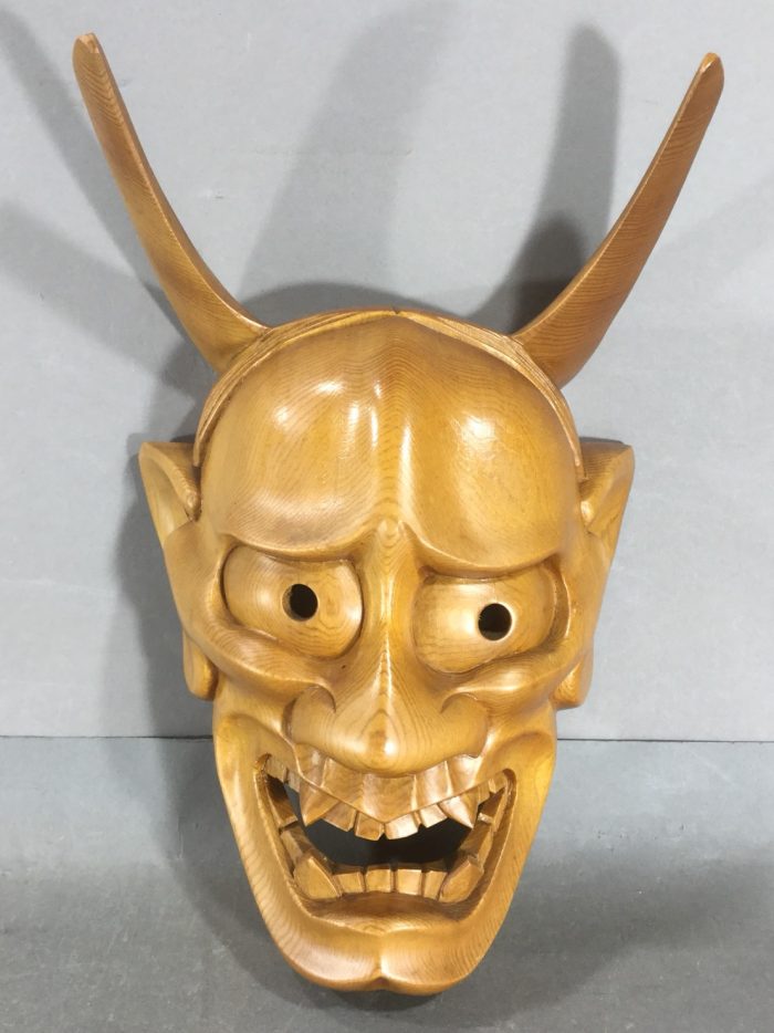 金色と黒色の 鬼の能面 神様 骨董 日本 骨董 お面 能面 鬼 日本